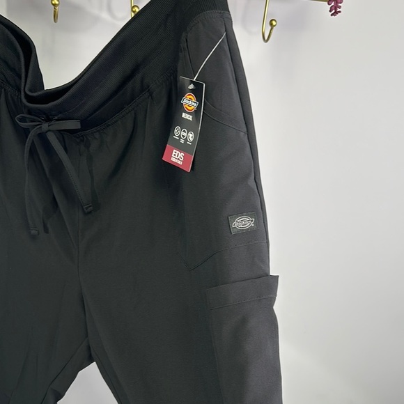 Dickies Medical Women’s Black Jogger Pants  (Petite 2X) - Picture 4 of 7
